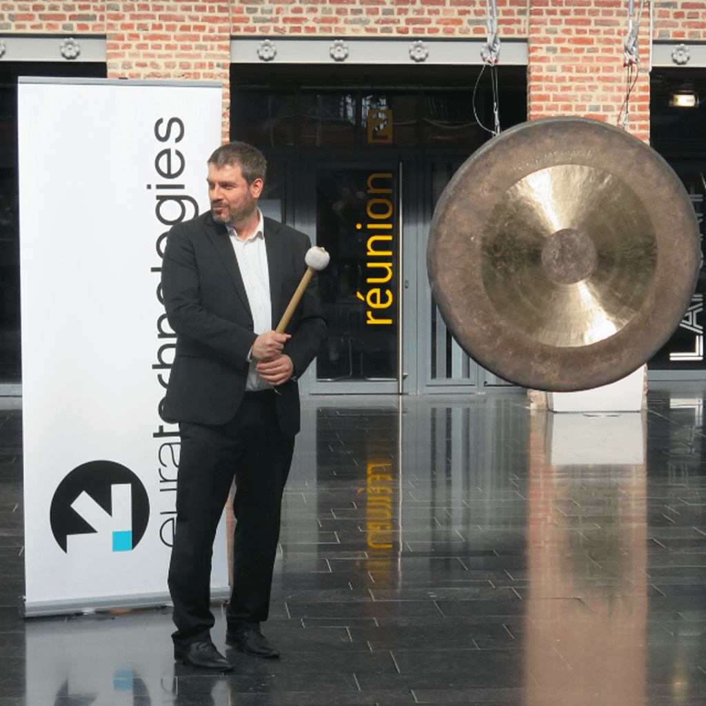 Franck Selve, fondateur d’IVS, au gong